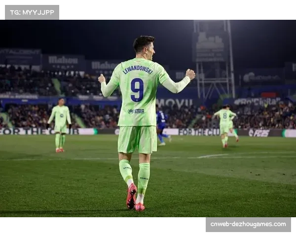 37岁莱万创80年纪录,成巴萨客场取胜关键先生