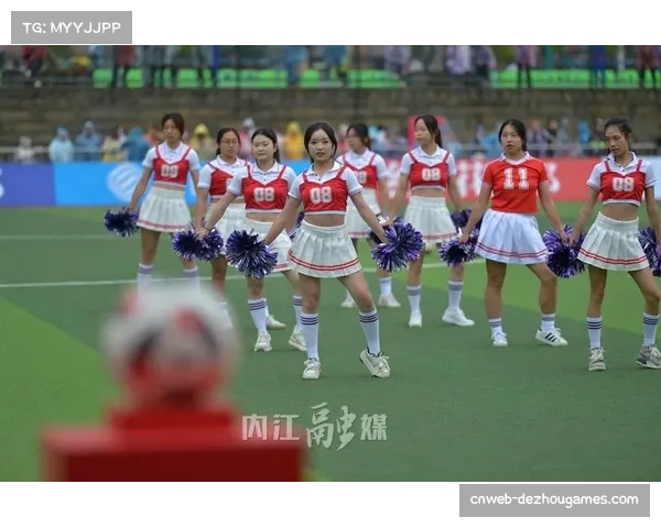 14岁球童服务大赛 间隙快速整理台面保障比赛流畅